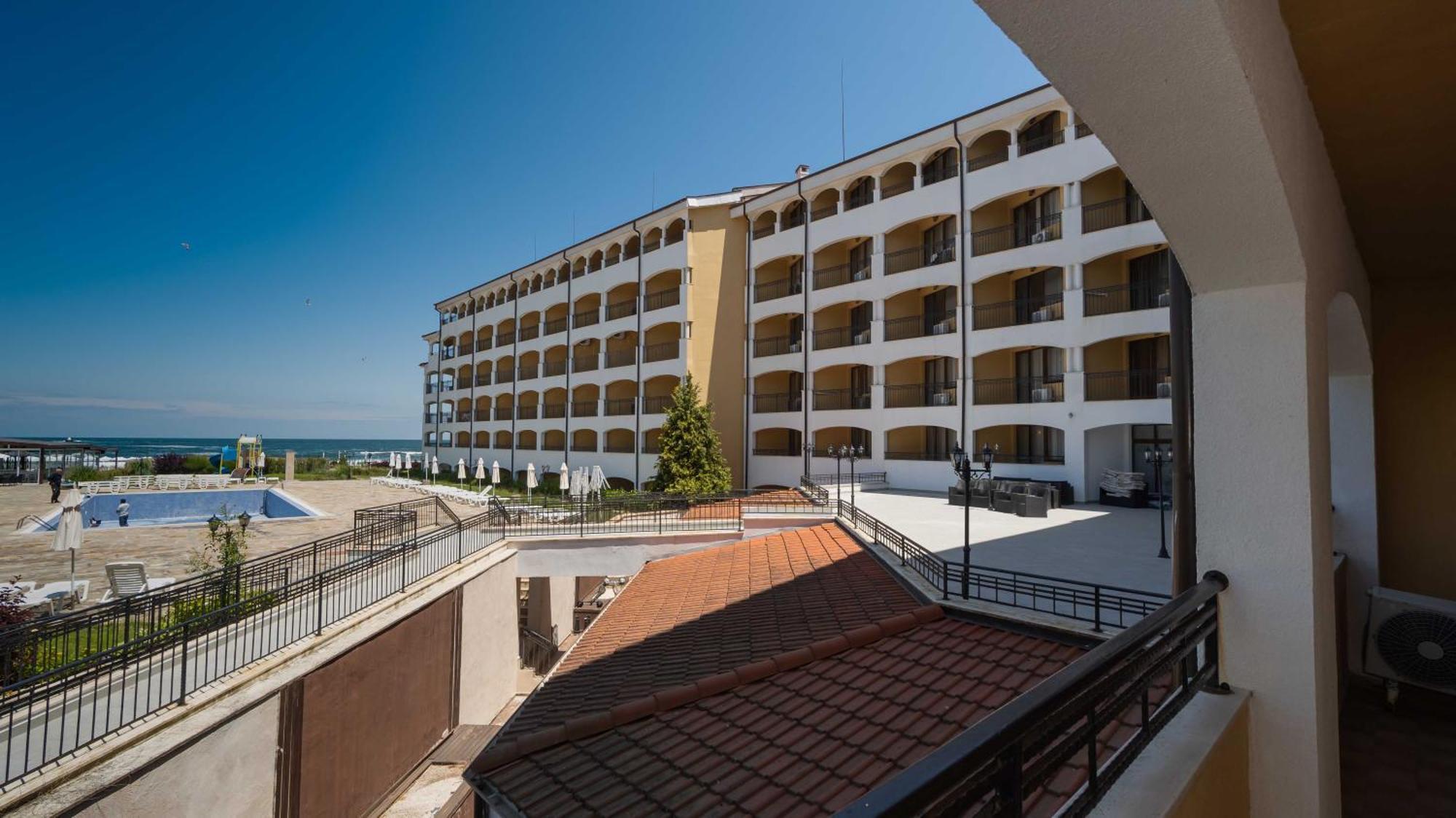 Първа Линия Хотел С Адрес К-С Реджина Маре Царево Zarewo Exterior foto